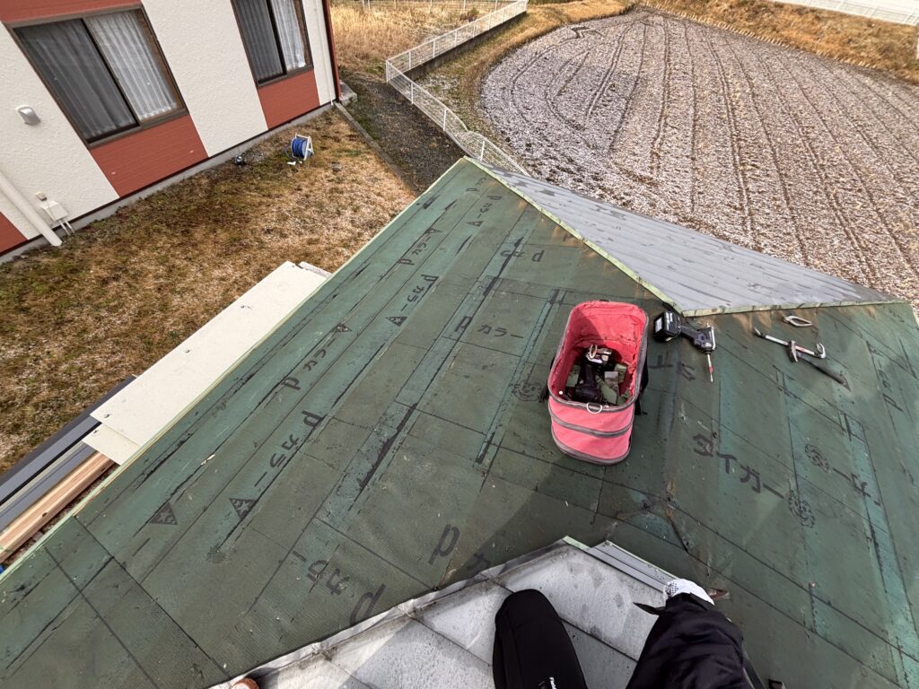 宮城県青葉区郷六　屋根葺き替え工事【既存屋根の撤去】