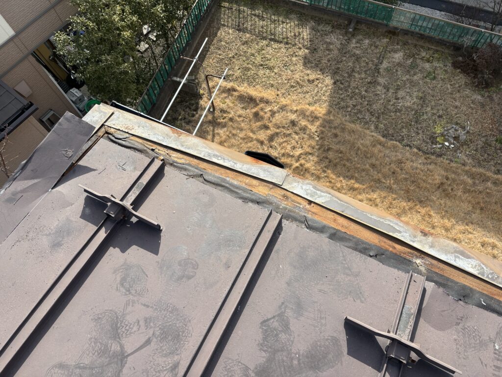 仙台市太白区金剛沢で雨漏りしていた瓦棒屋根をカバー工法で修繕。