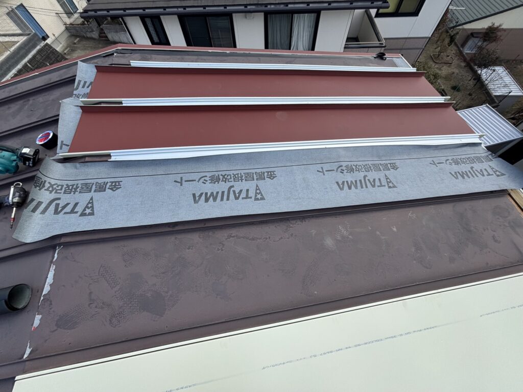 仙台市太白区金剛沢で雨漏りしていた瓦棒屋根をカバー工法で修繕。