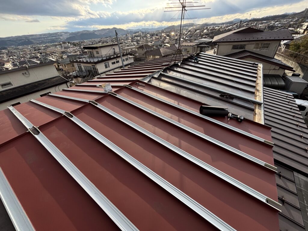 仙台市太白区金剛沢で雨漏りしていた瓦棒屋根をカバー工法で修繕。