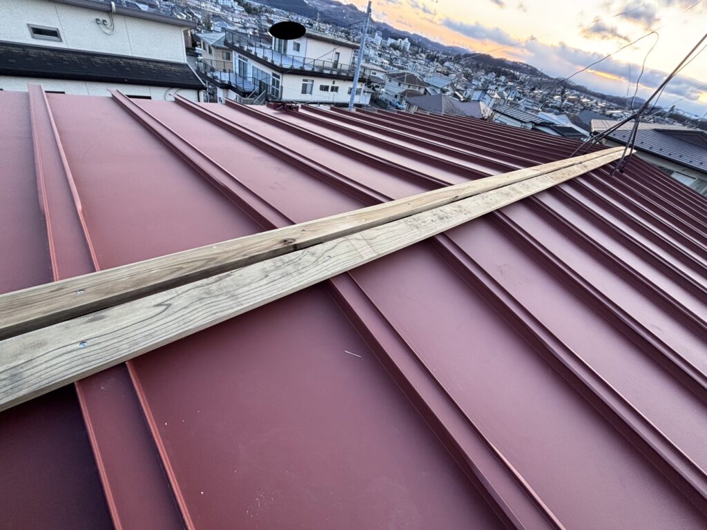 仙台市太白区金剛沢で雨漏りしていた瓦棒屋根をカバー工法で修繕。