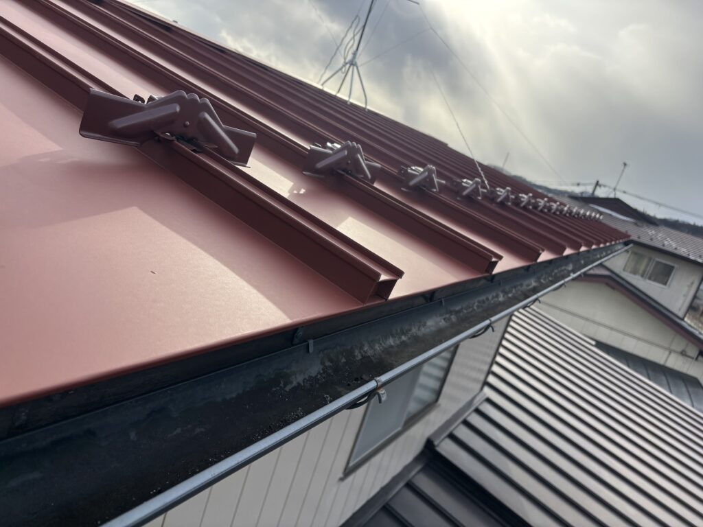 仙台市太白区金剛沢で雨漏りしていた瓦棒屋根をカバー工法で修繕。