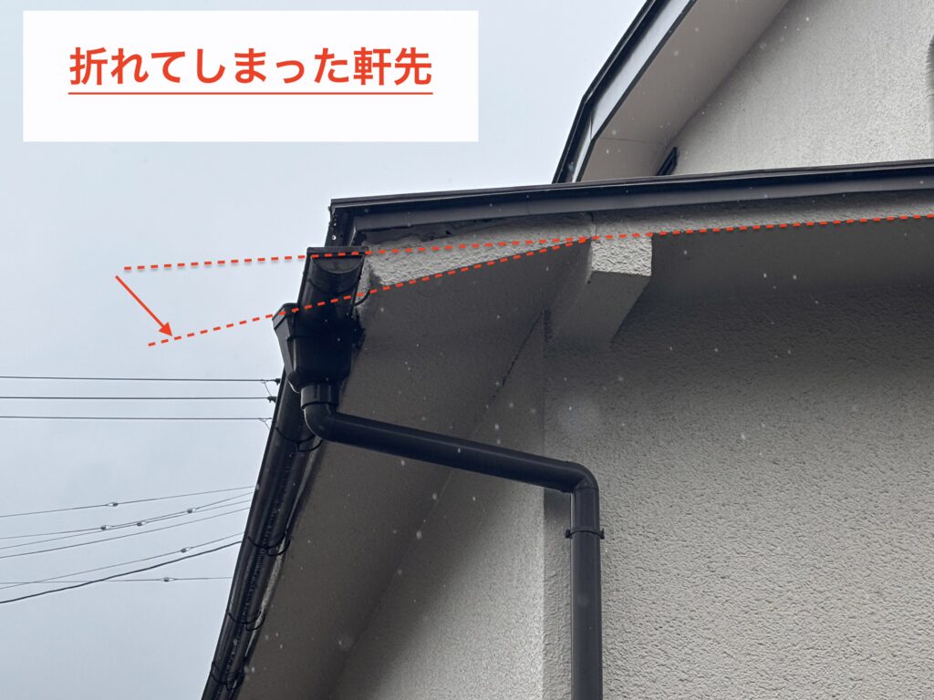 青葉区国見モルタルの外壁の住宅で軒先が折れてしまっている事例