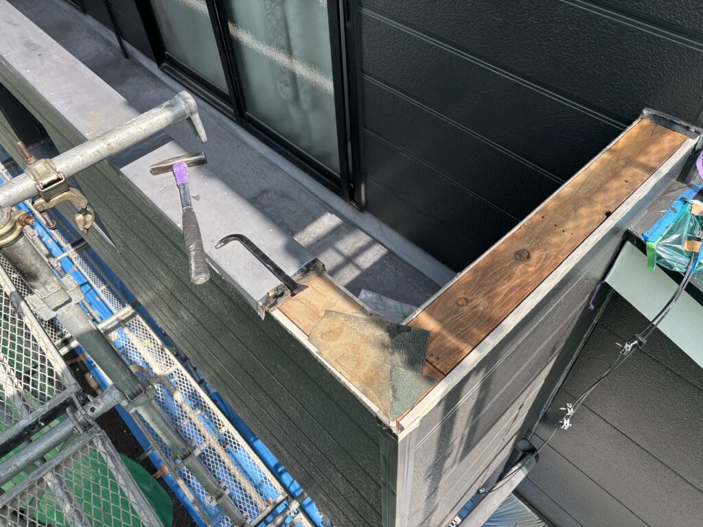 既存笠木板金を解体した内部状況【仙台市泉区】