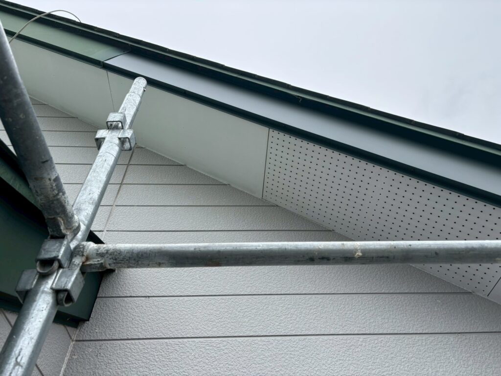 名取市で風害修理を終えた破風板金の完成写真